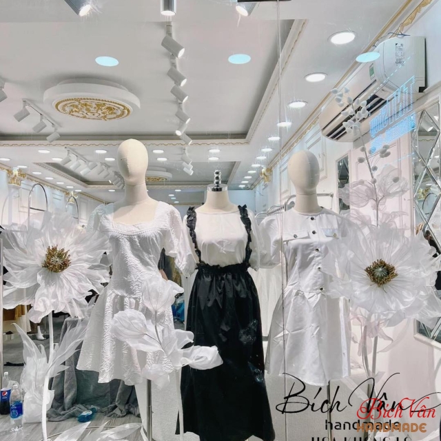 Hoa Khổng Lồ Trang Trí Cửa Hàng